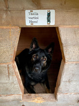 Lataa kuva Galleria-katseluun, Ovikyltti omalla kuvalla ja tekstillä